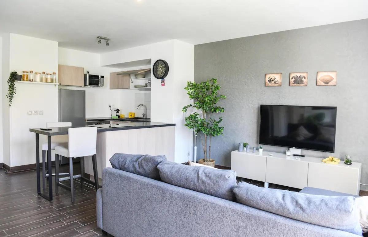 Superbe Appartement Avec Terrasse, Piscine & Parking Prive A Marseille Marselha Exterior foto